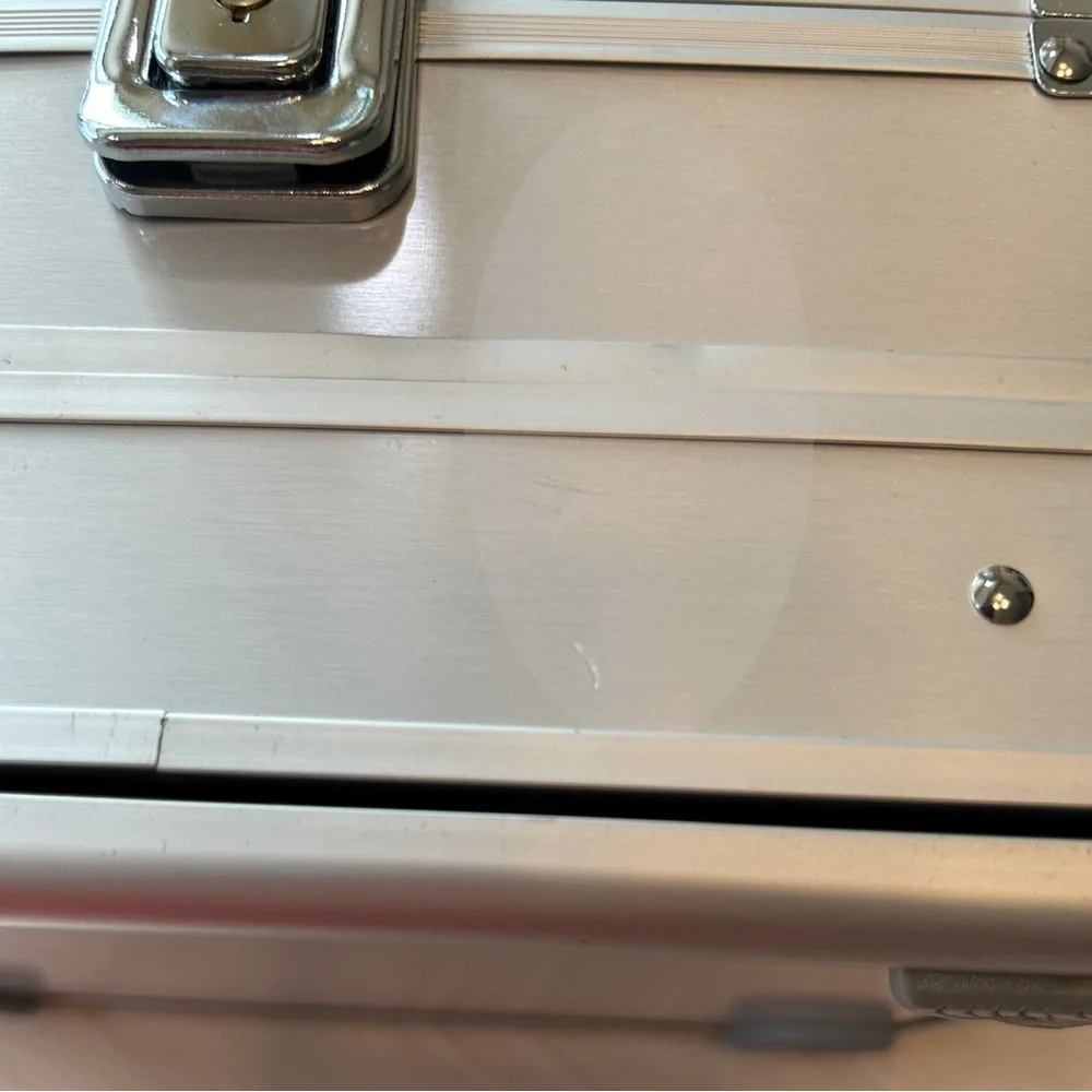 Aluminum makeup artist box